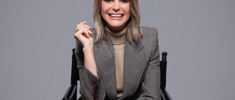 A mulher por trás das linhas de make de R$ 130 milhões das super influencers