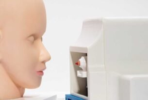 Batom acessível usa inteligência artificial para aplicação independente