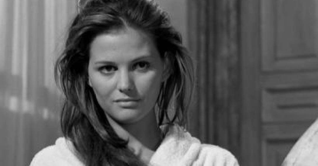 O estilo inesquecível de Claudia Cardinale, musa da beleza mediterrânea
